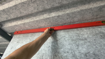 Ako správne nalepiť antikondenzačnú plsť pod plech: kompletný návod krok za krokom